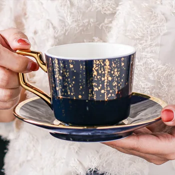 Mažas prabangūs internete keramikinis puodelis kavos nustatyti mažas prabangūs juodos arbatos gėlių arbatos popietės arbata užkandis patys puodeliai ir lėkštutes